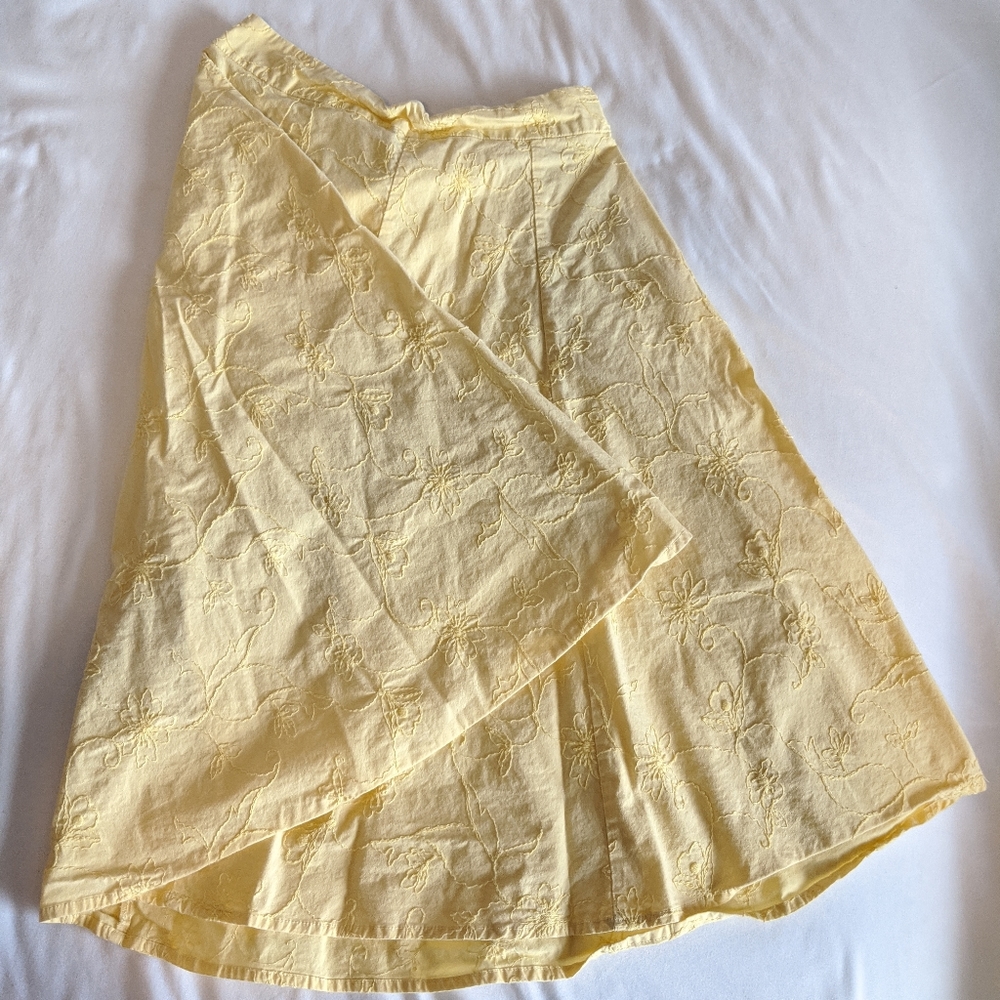 Mid length skirt